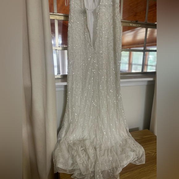 Mac Duggal Sequined Plunge Neck Sleeveless Column Gown - Picture 4 of 7